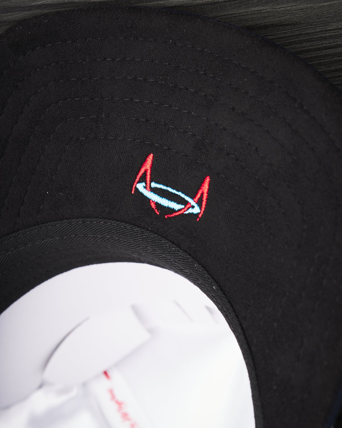 JC Hats - Balance (rojo/blanco)