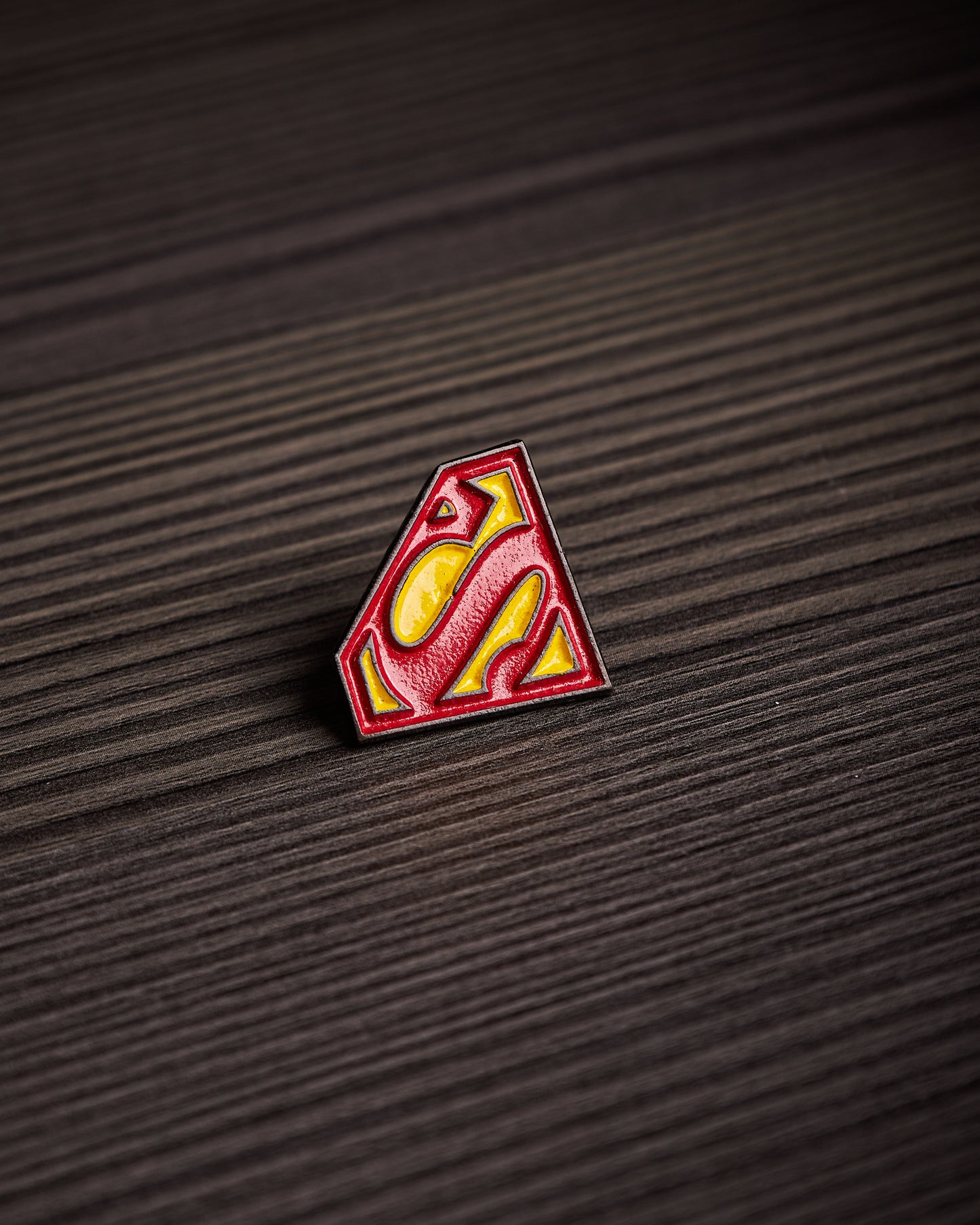 Pin Superman Logo