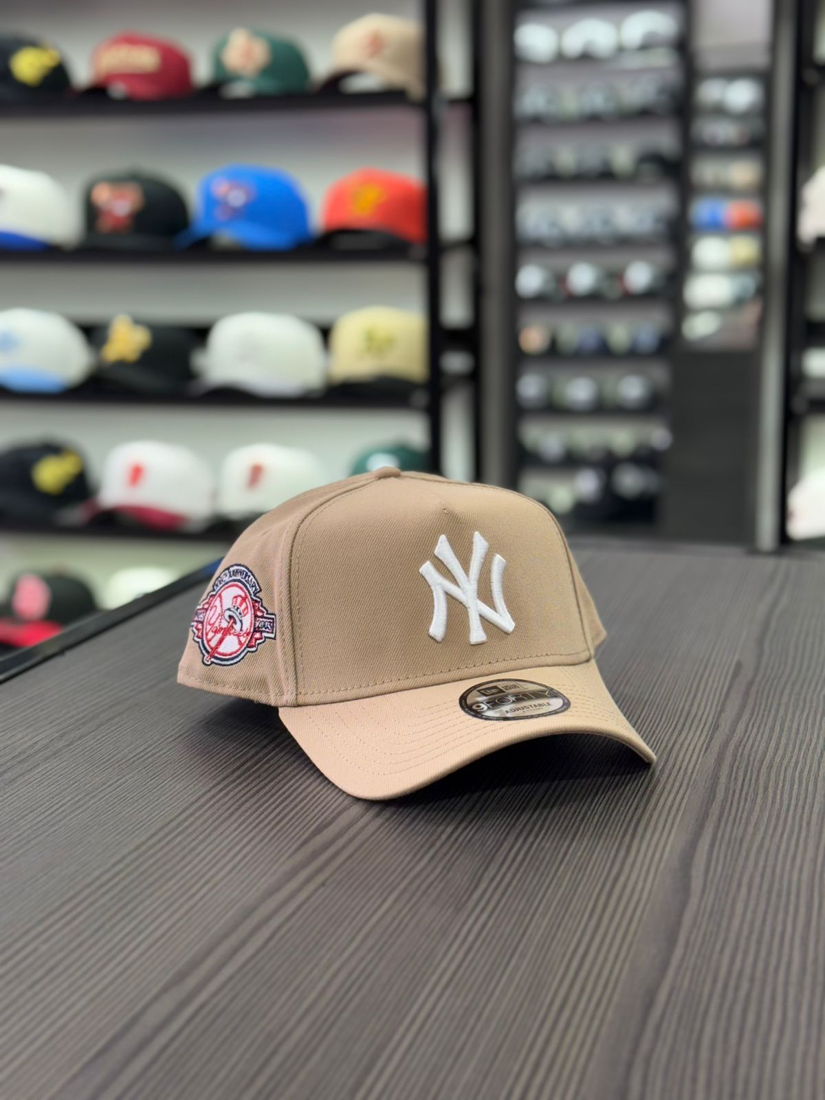 GORRA NEW ERA YANKEES WORLD SERIES 99TH BEIGE