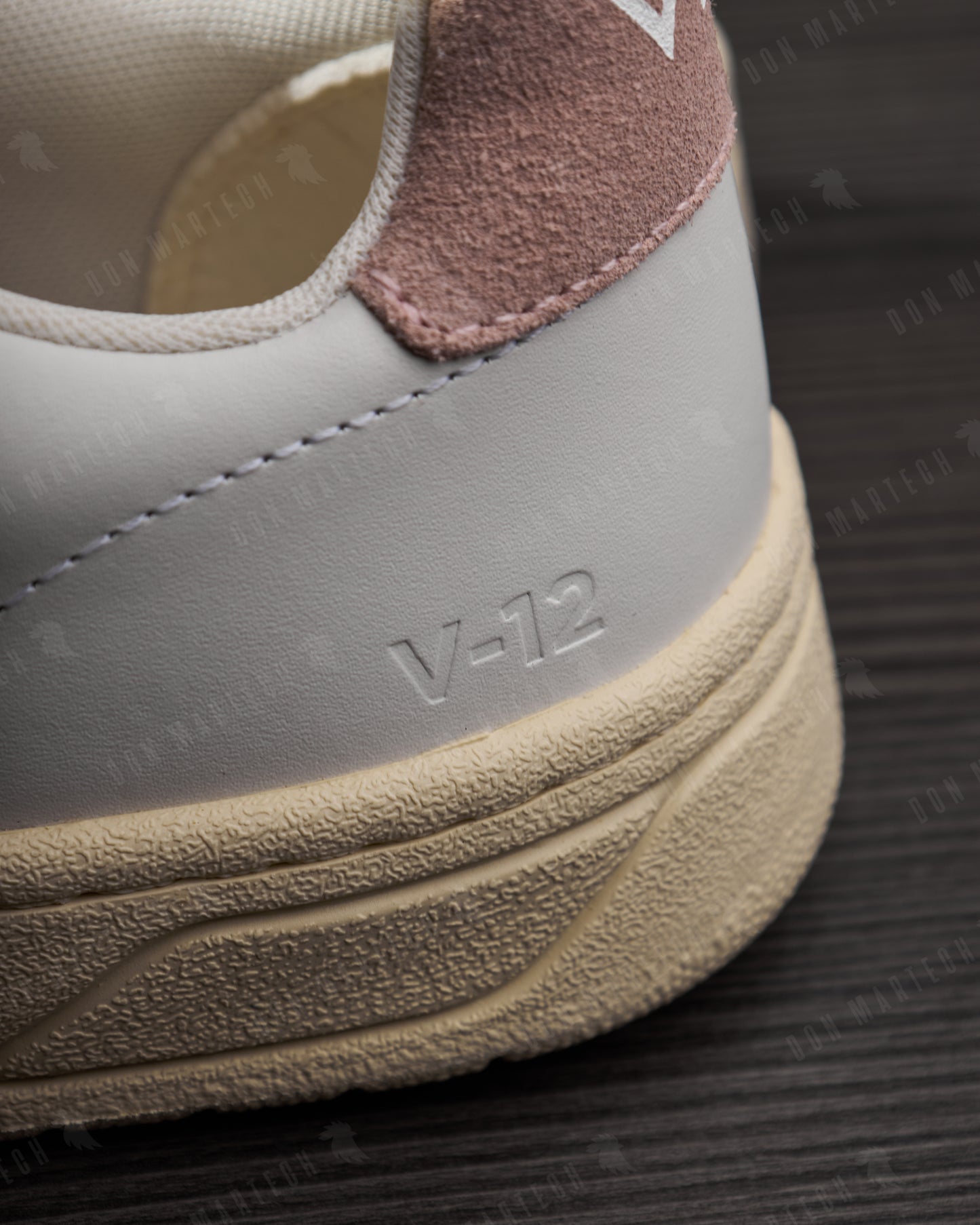 Veja - V-12 Babe