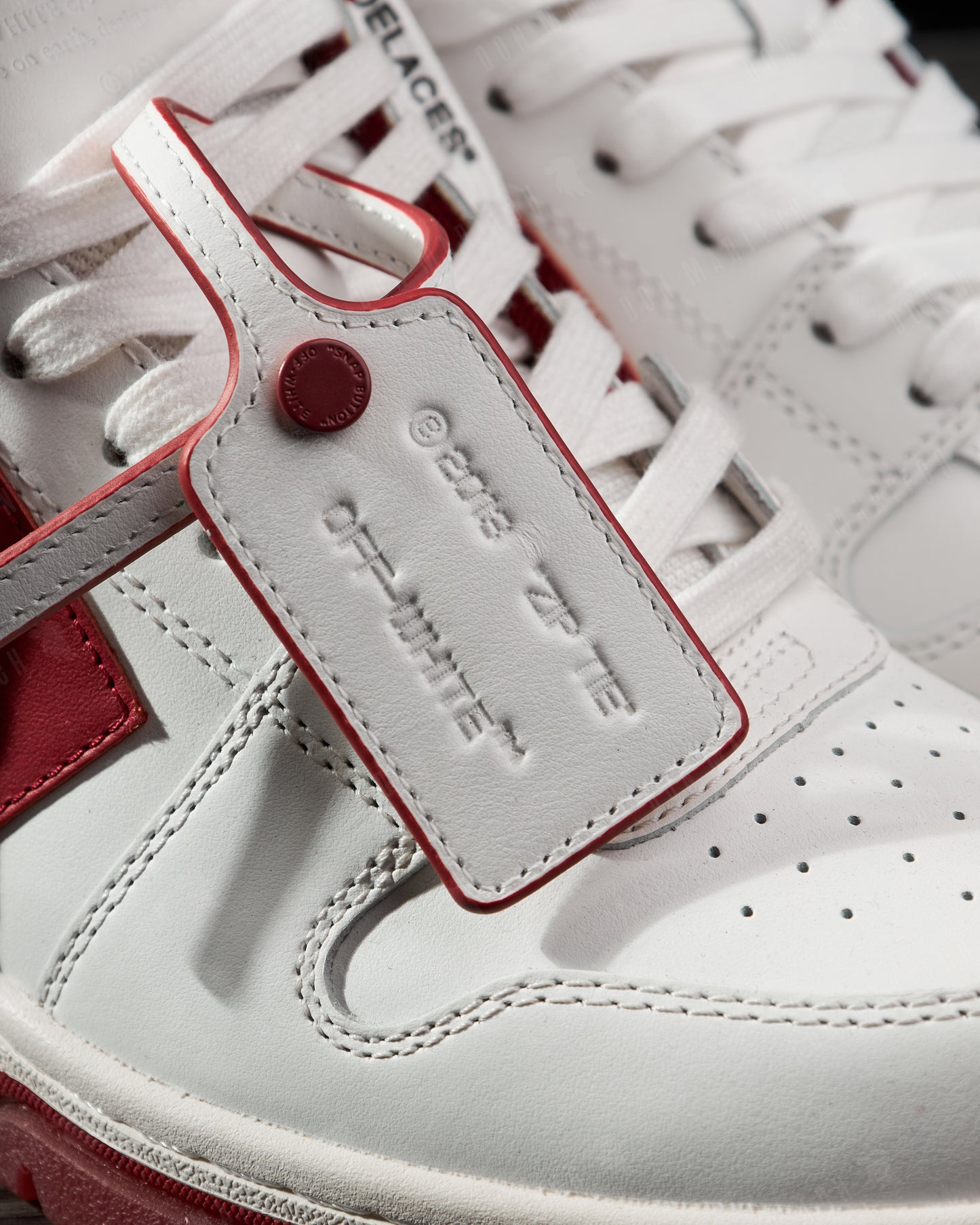 Off White - O.O.O (Varsity Red)