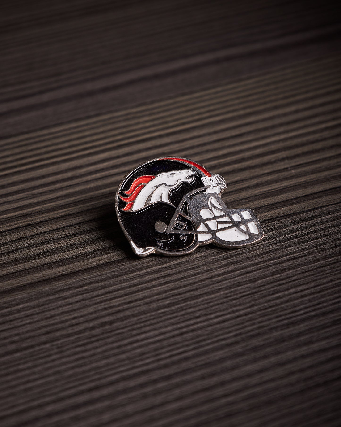 Pin Denver Broncos Casco