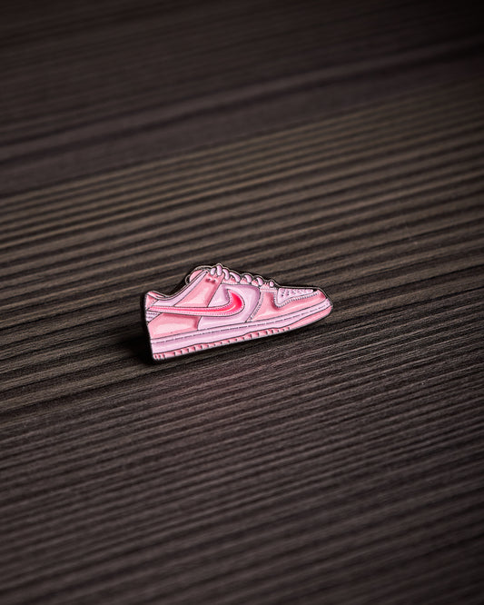 Pin Nike Dunk Low Barbie