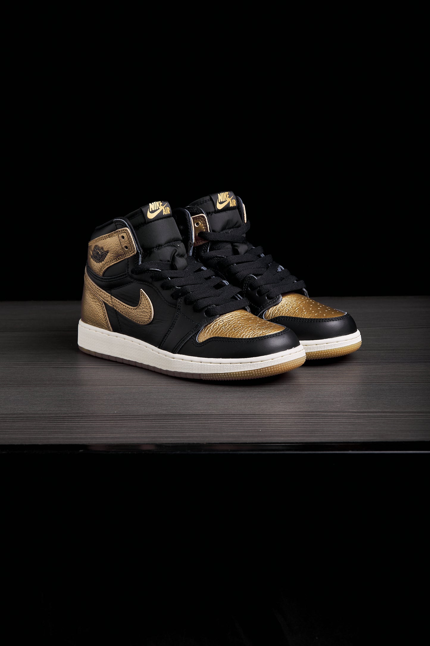 Jordan 1 High Metallic Gold