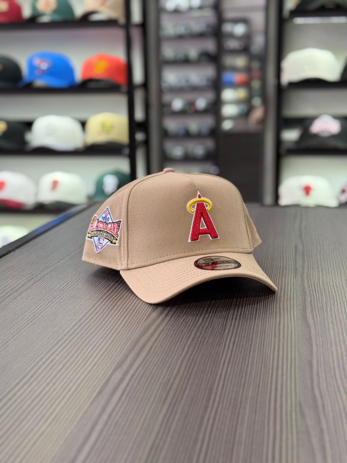 GORRA NEW ERA ANGELINOS BEIGE X RED